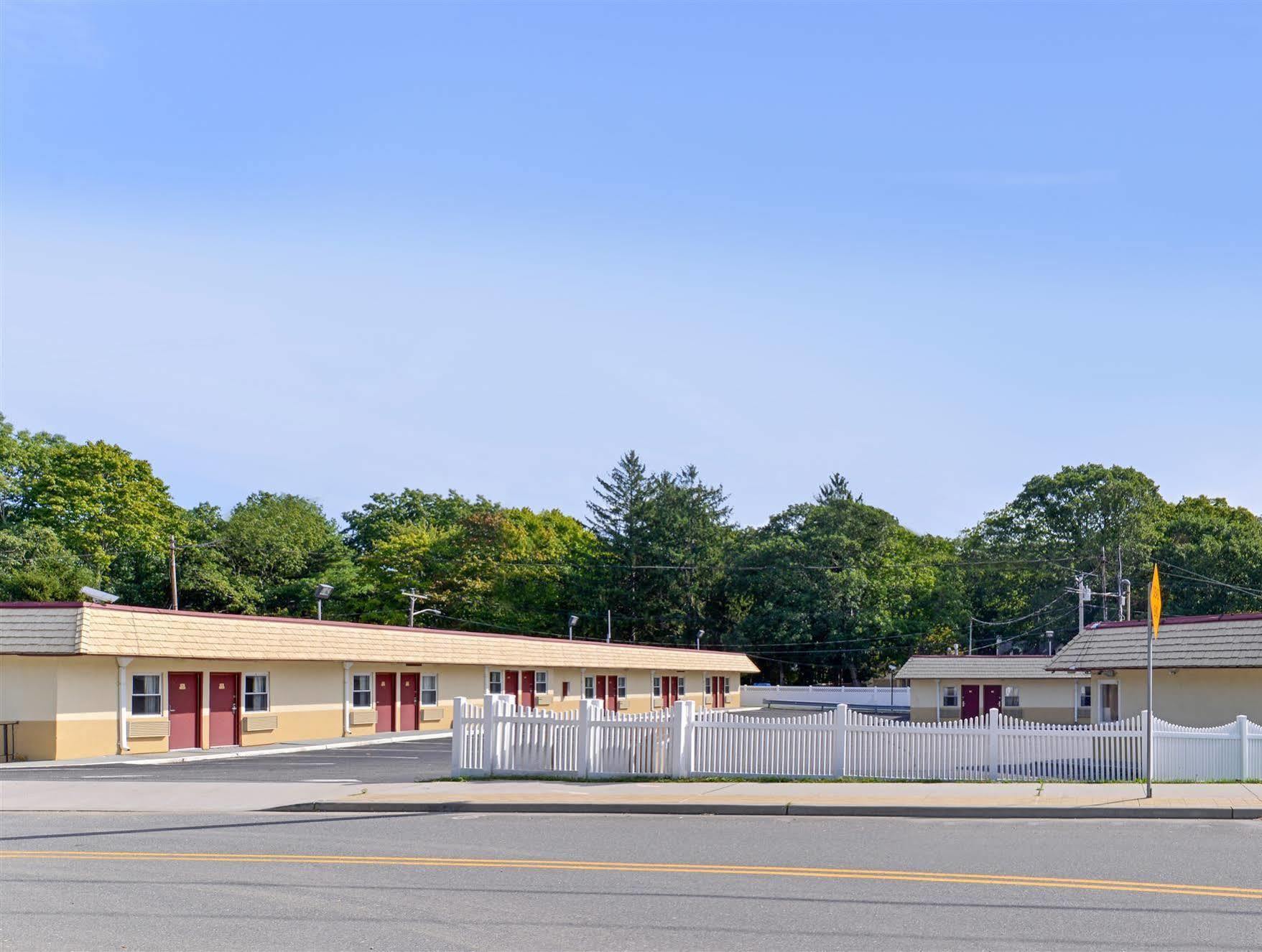 Americas Best Value Inn - Port Jefferson Station - Long Island Eksteriør bilde