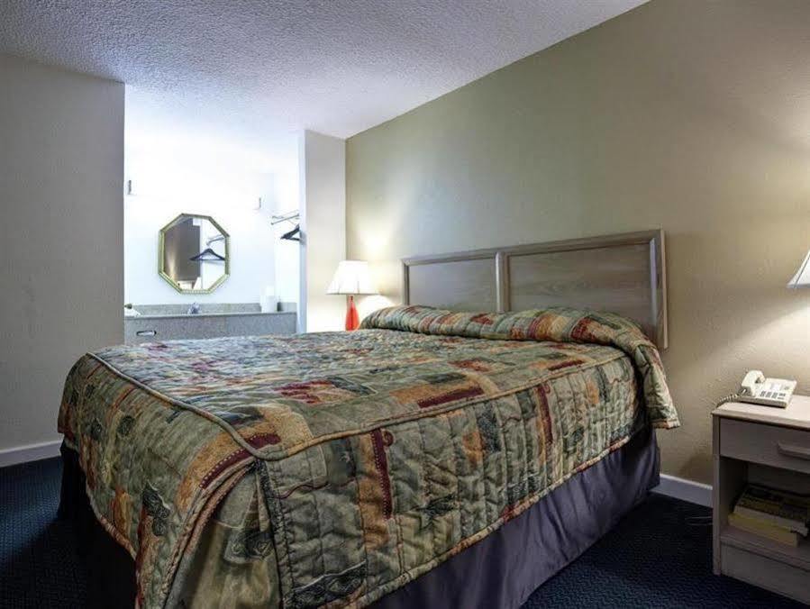 Americas Best Value Inn - Port Jefferson Station - Long Island Eksteriør bilde