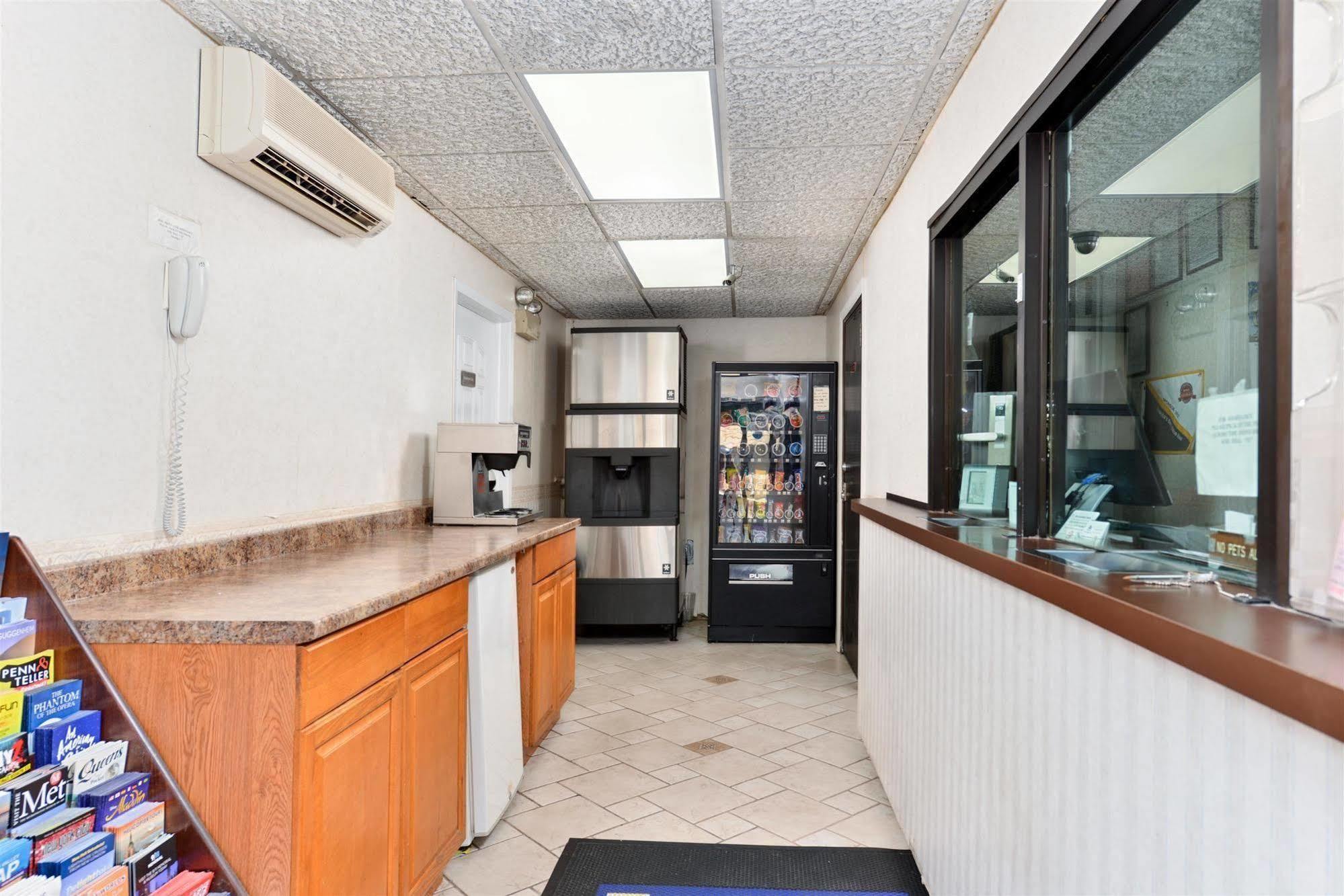 Americas Best Value Inn - Port Jefferson Station - Long Island Eksteriør bilde