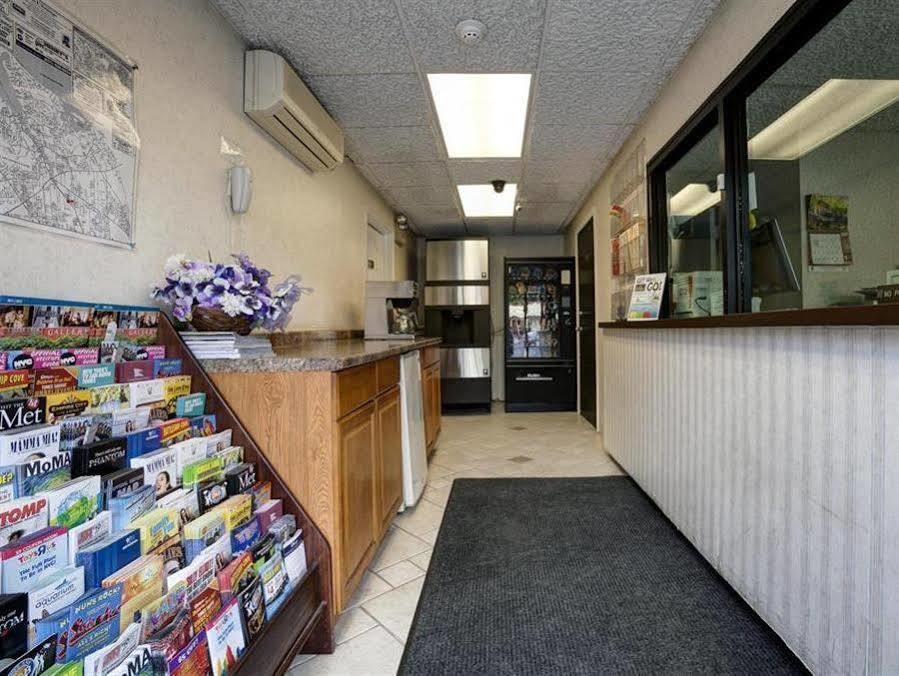 Americas Best Value Inn - Port Jefferson Station - Long Island Eksteriør bilde
